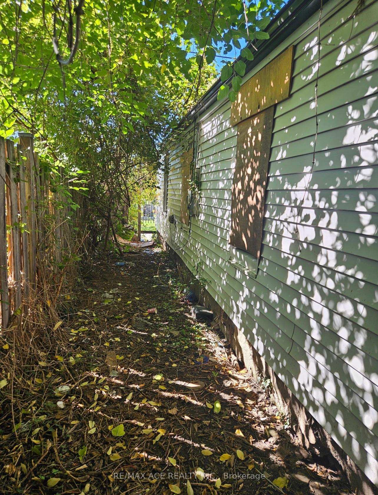 Photo 12 of 759 Ellis Street E, Windsor — HOMEH
