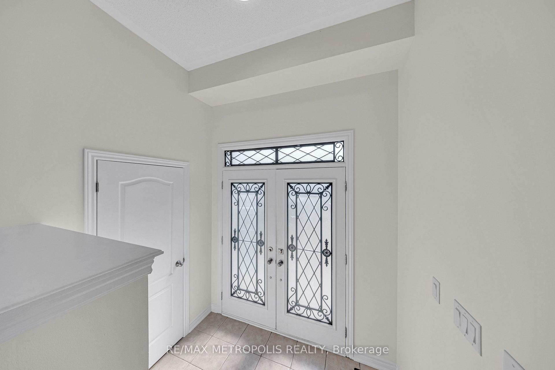Photo 2 of 23 Gordon Cowling Street, Clarington, Courtice — HOMEH