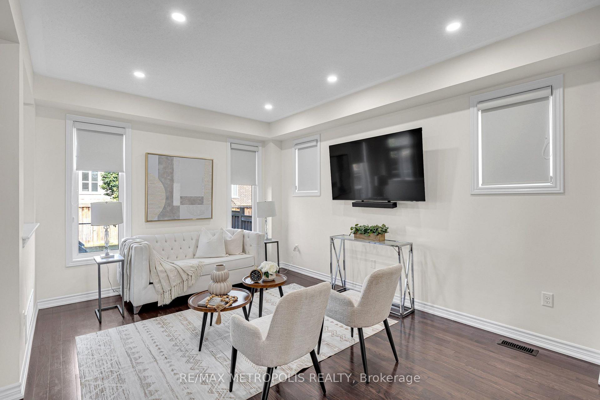 Photo 5 of 23 Gordon Cowling Street, Clarington, Courtice — HOMEH