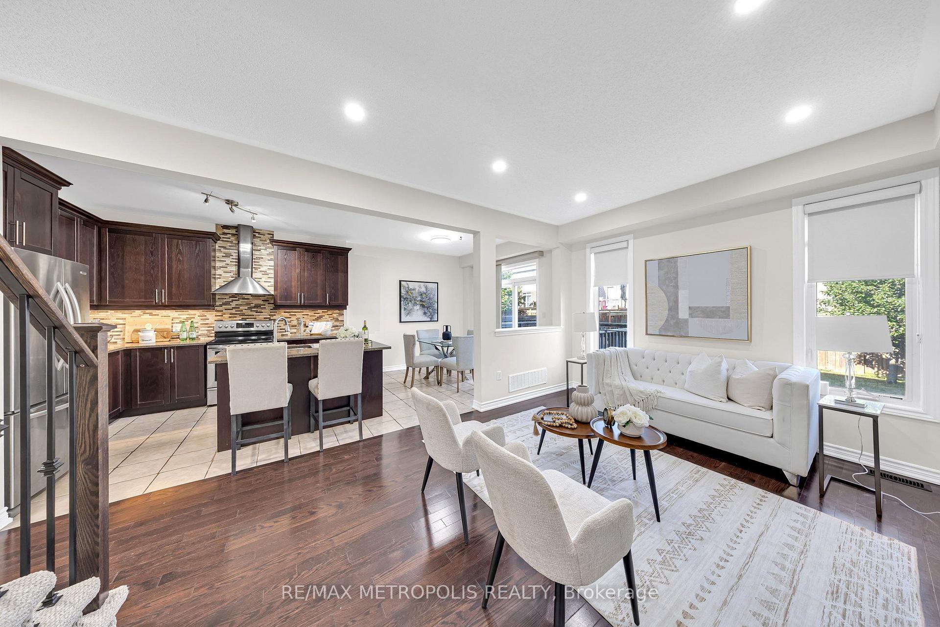 Photo 6 of 23 Gordon Cowling Street, Clarington, Courtice — HOMEH