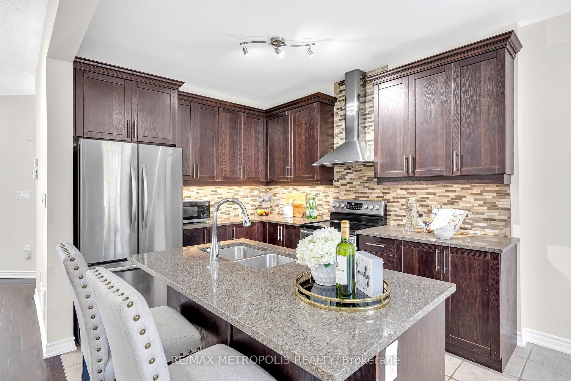Photo 7 of 23 Gordon Cowling Street, Clarington, Courtice — HOMEH