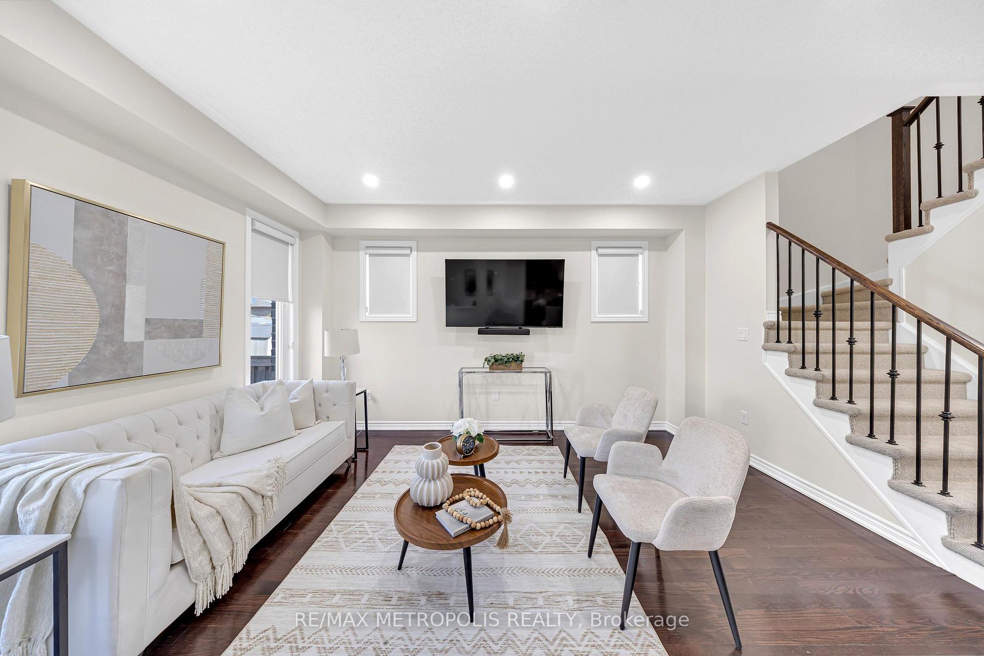 Photo 11 of 23 Gordon Cowling Street, Clarington, Courtice — HOMEH