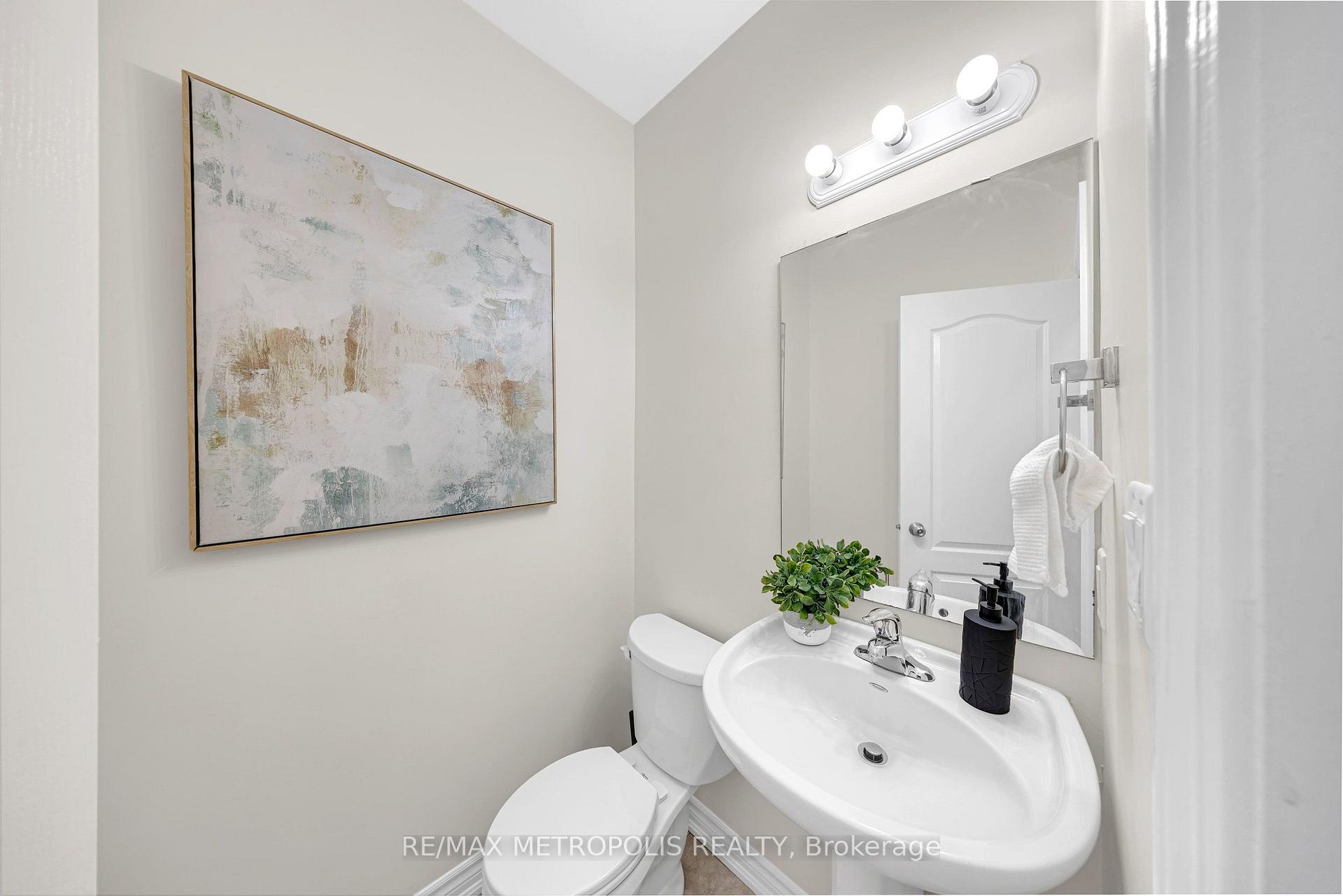 Photo 12 of 23 Gordon Cowling Street, Clarington, Courtice — HOMEH