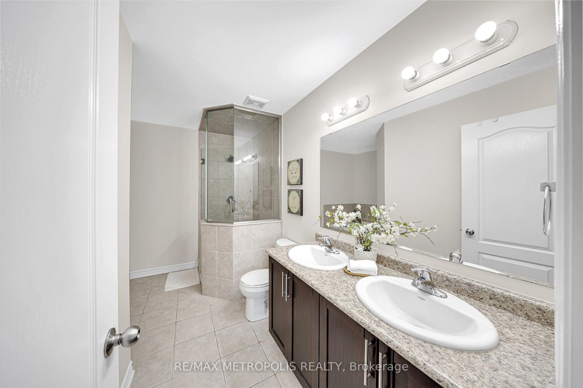Photo 14 of 23 Gordon Cowling Street, Clarington, Courtice — HOMEH