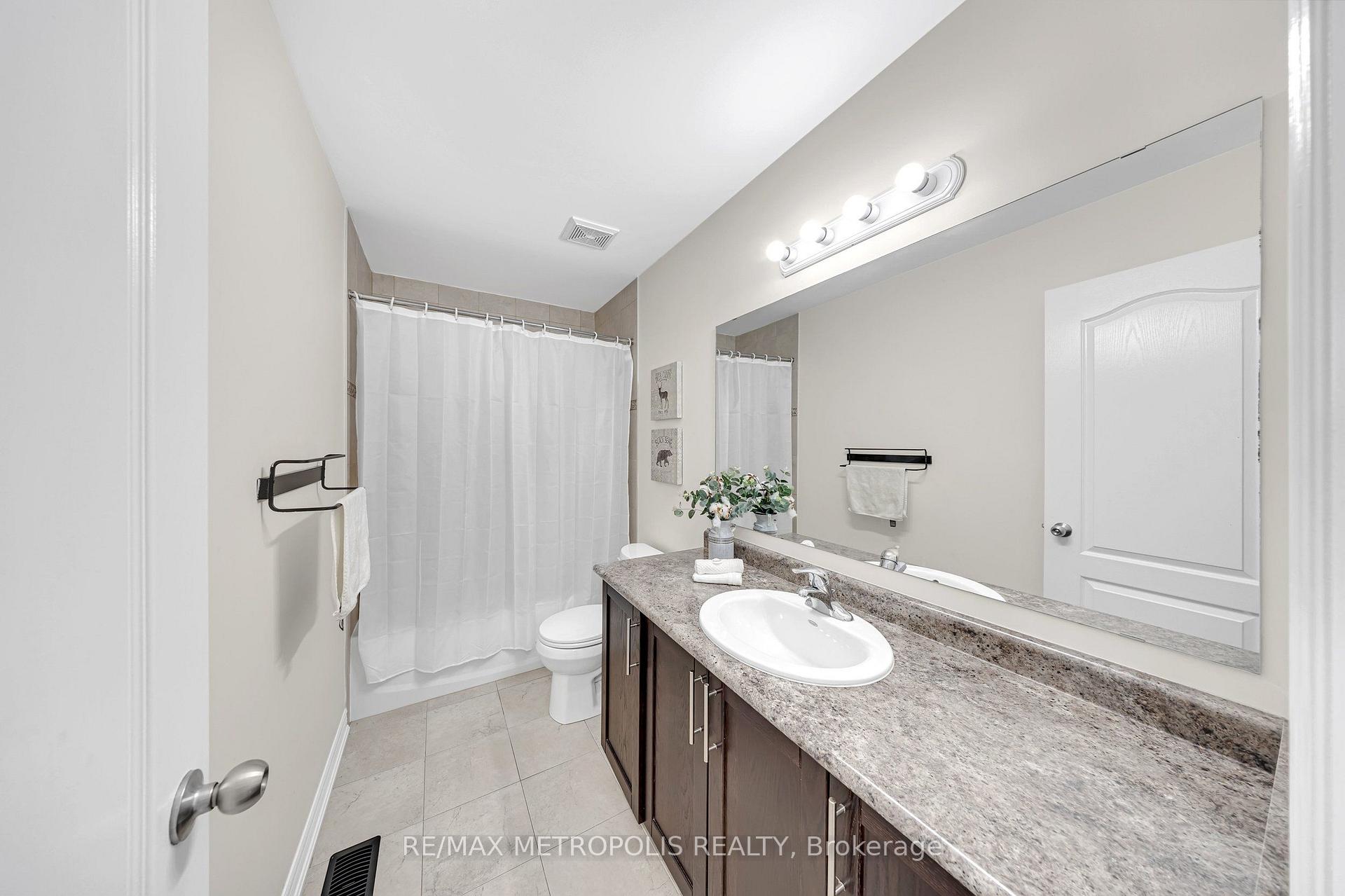 Photo 15 of 23 Gordon Cowling Street, Clarington, Courtice — HOMEH