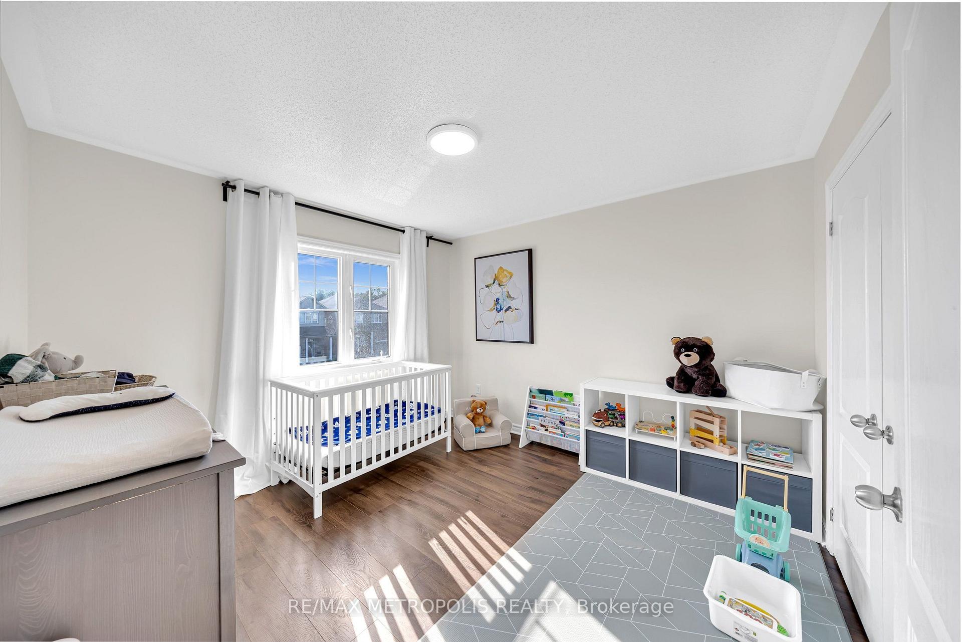 Photo 17 of 23 Gordon Cowling Street, Clarington, Courtice — HOMEH