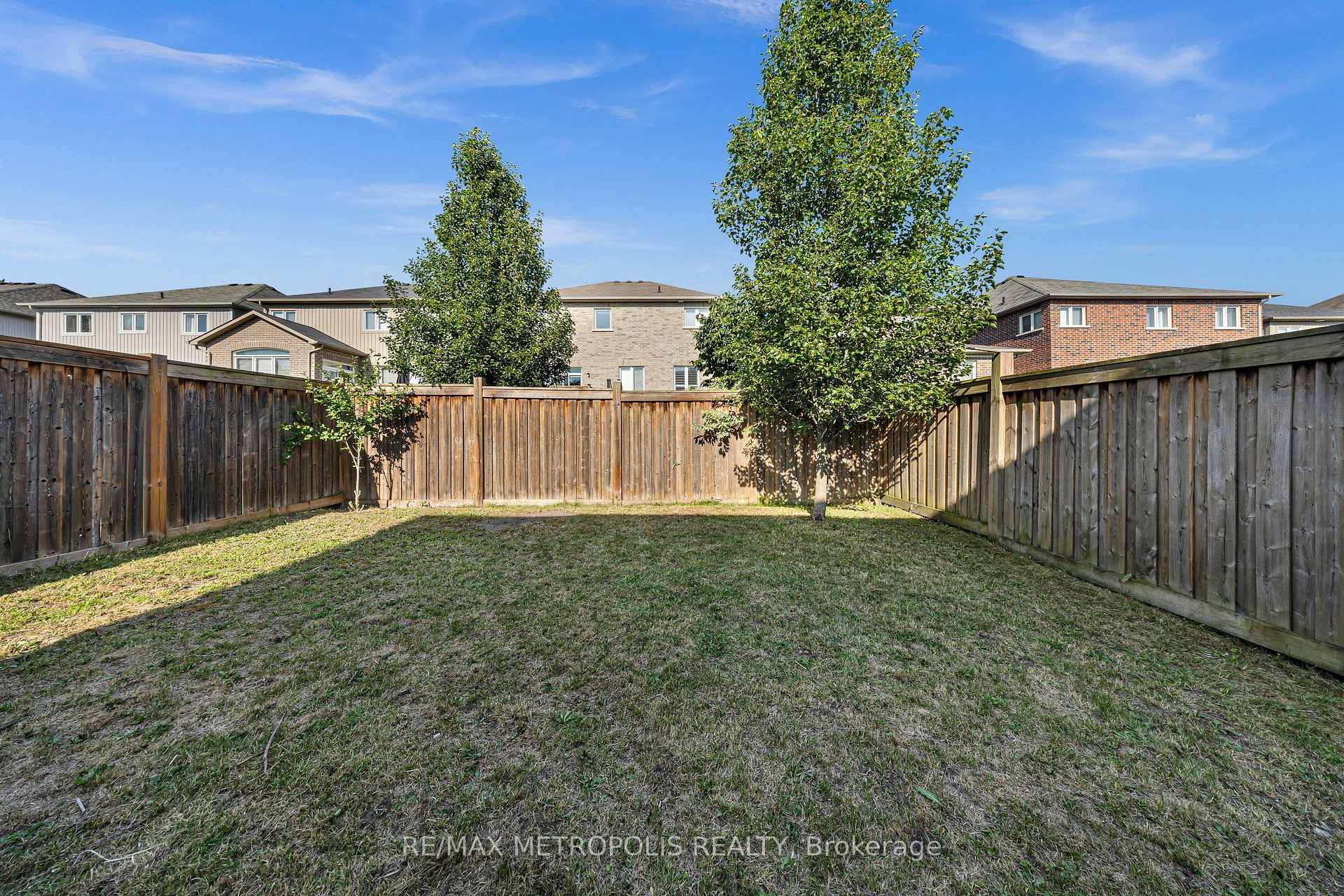 Photo 32 of 23 Gordon Cowling Street, Clarington, Courtice — HOMEH