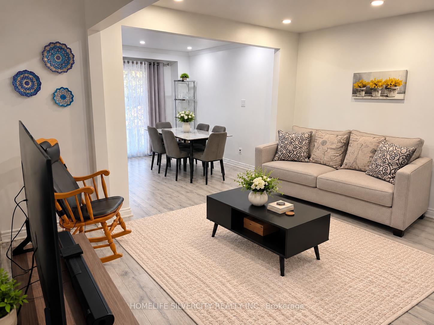 Photo 2 of 151 Thoms Crescent, Newmarket, Central Newmarket — HOMEH