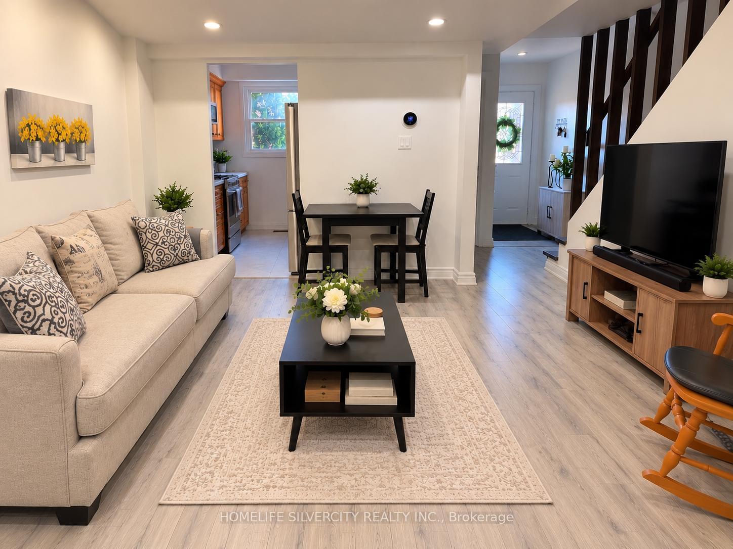 Photo 4 of 151 Thoms Crescent, Newmarket, Central Newmarket — HOMEH