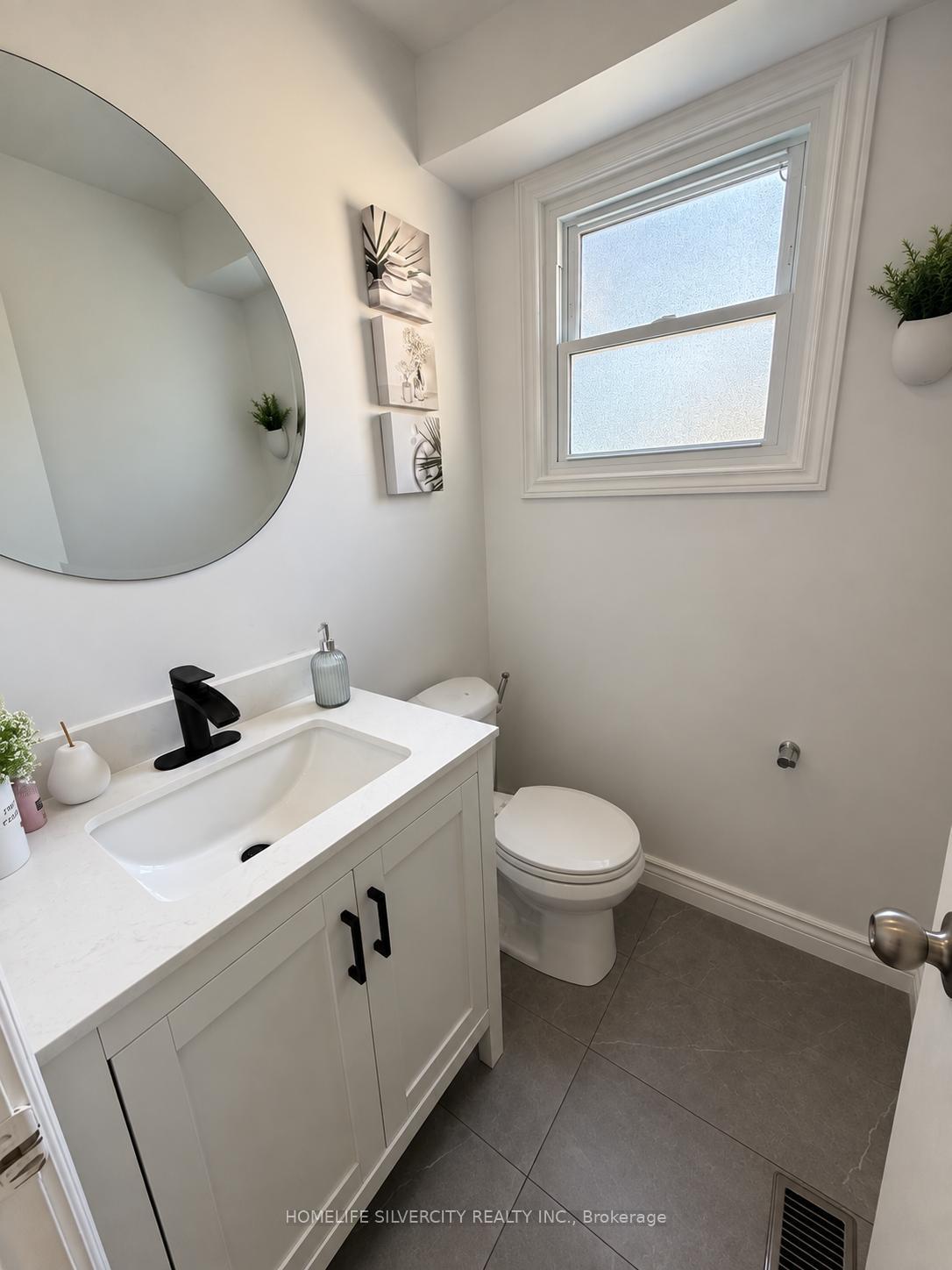 Photo 15 of 151 Thoms Crescent, Newmarket, Central Newmarket — HOMEH