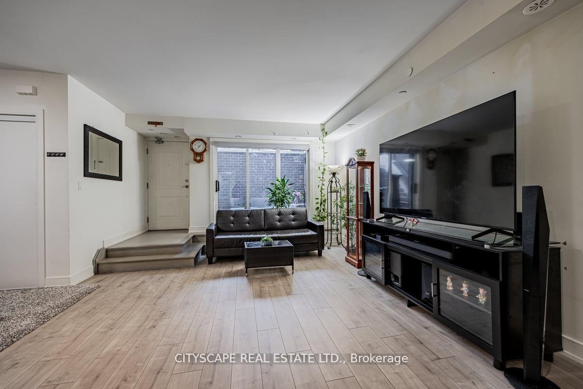 Photo 2 of Unit 1, 66 Longbranch Avenue, Etobicoke, Long Branch — HOMEH