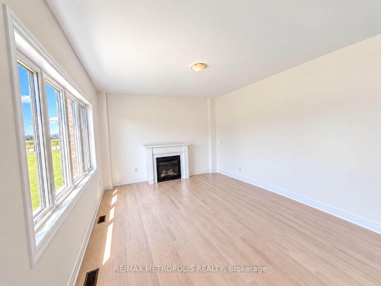 Photo 3 of 2224 Beckman Crescent, Oshawa, Kedron — HOMEH