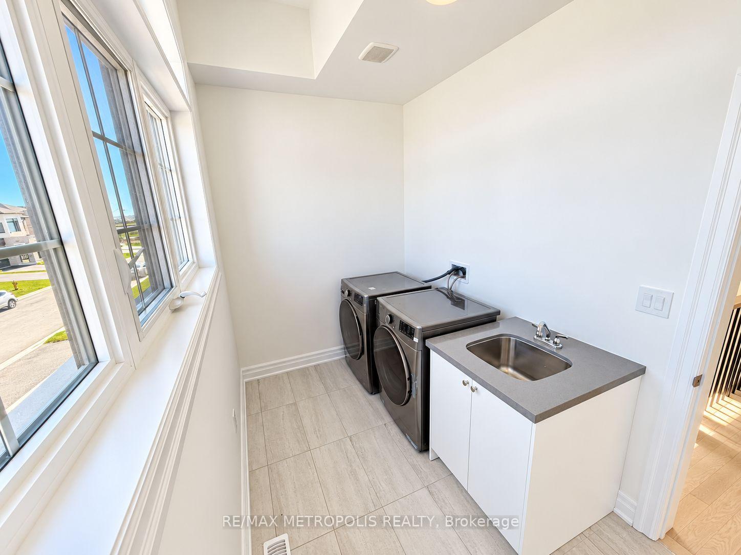 Photo 8 of 2224 Beckman Crescent, Oshawa, Kedron — HOMEH