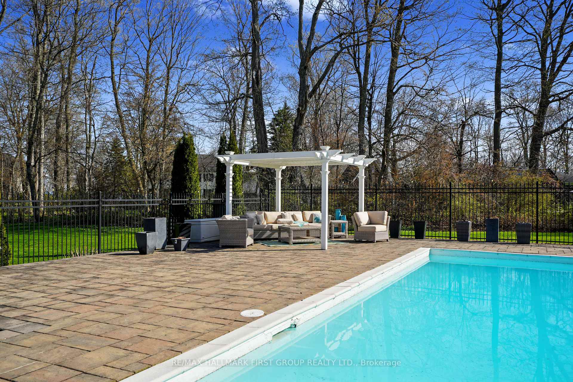 Photo 43 of 3 Hamilton Court, Cobourg — HOMEH