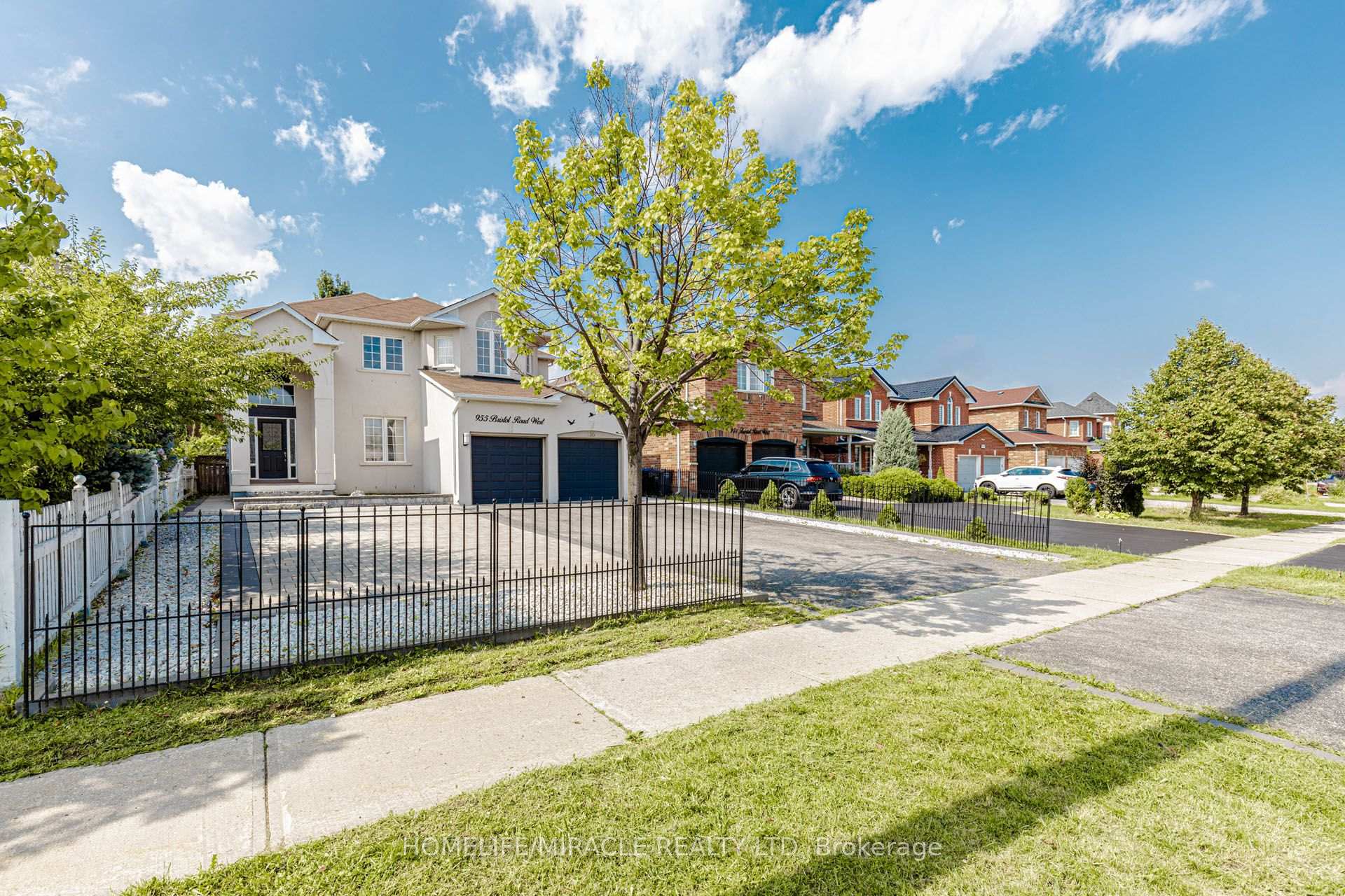 Photo 5 of 955 Bristol Road W, Mississauga, East Credit — HOMEH