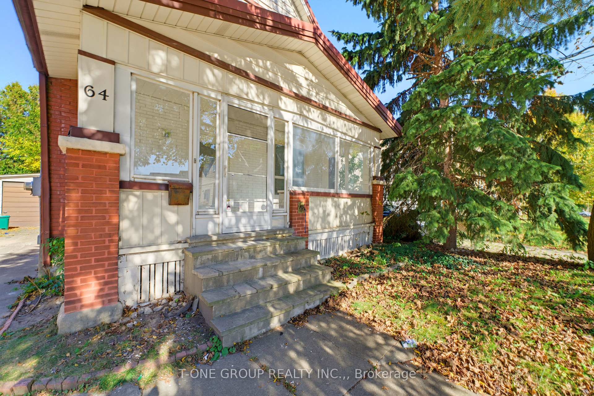Photo 4 of 64 Chapel Street, Kitchener, Civic Centre — HOMEH