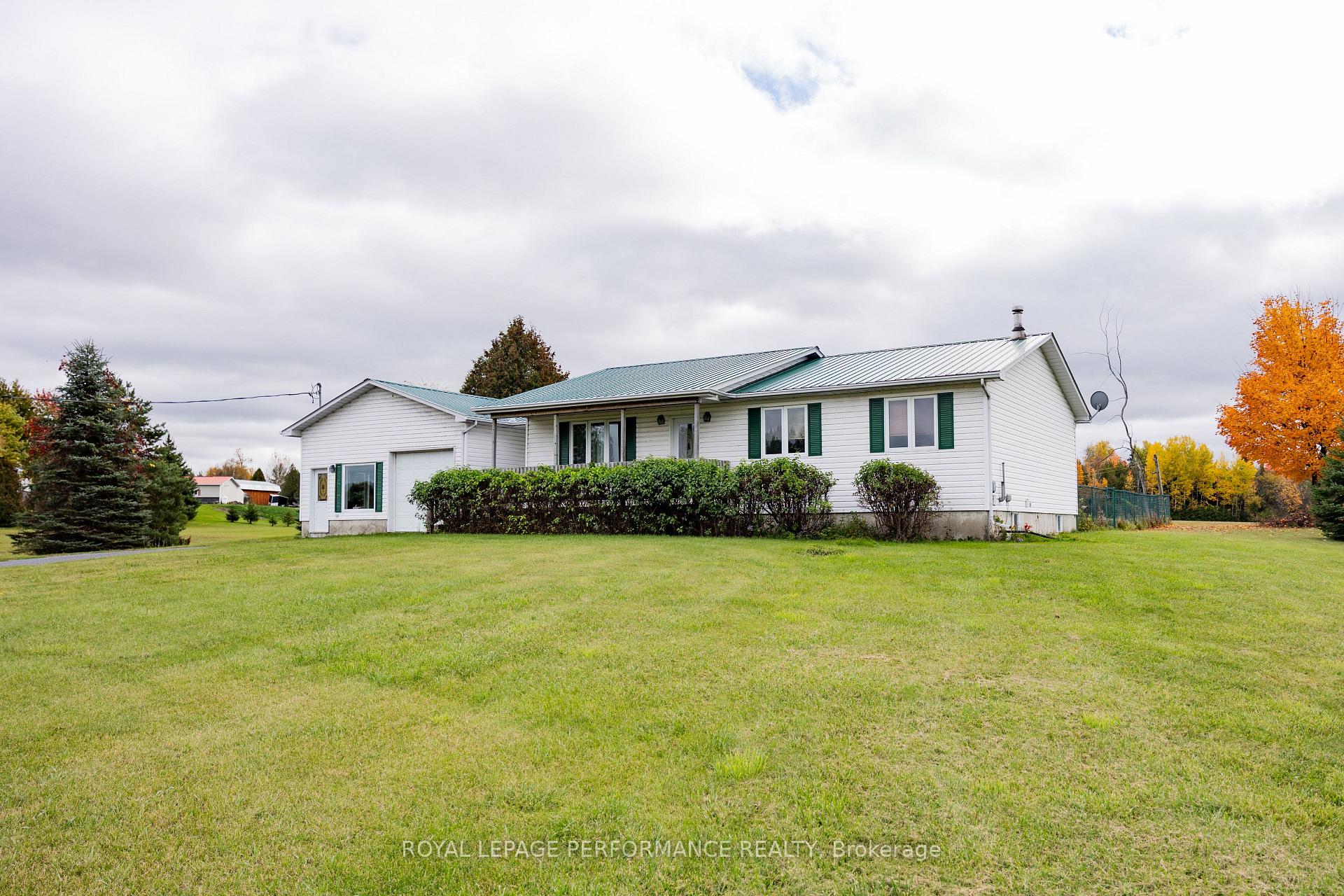 Photo 2 of 19976 County 43 Road, North Glengarry, North Glengarry (Kenyon) Twp — HOMEH