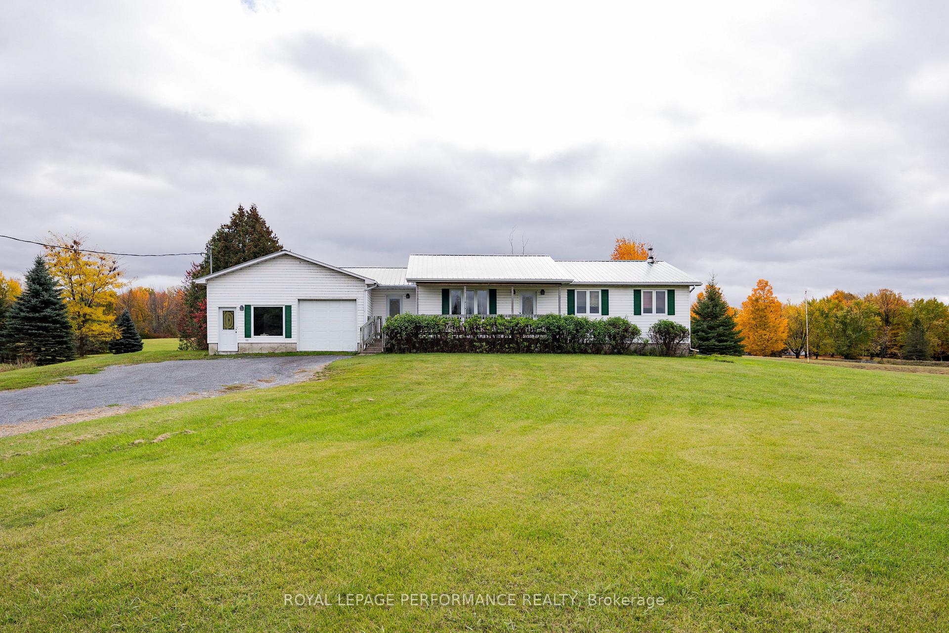 Photo 4 of 19976 County 43 Road, North Glengarry, North Glengarry (Kenyon) Twp — HOMEH