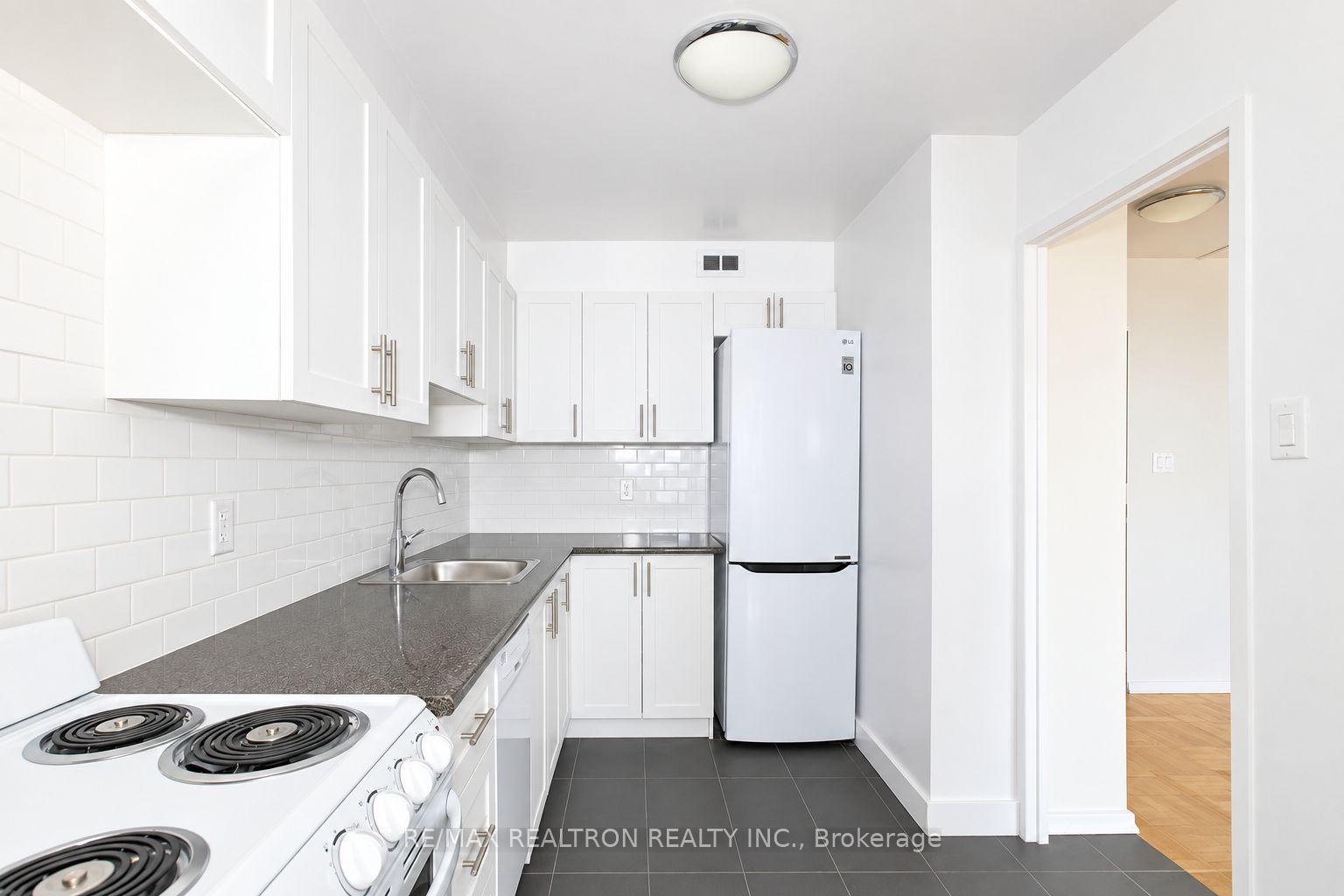 Photo 5 of Unit 708, 6200 Bathurst Street, North York, Westminster-Branson — HOMEH