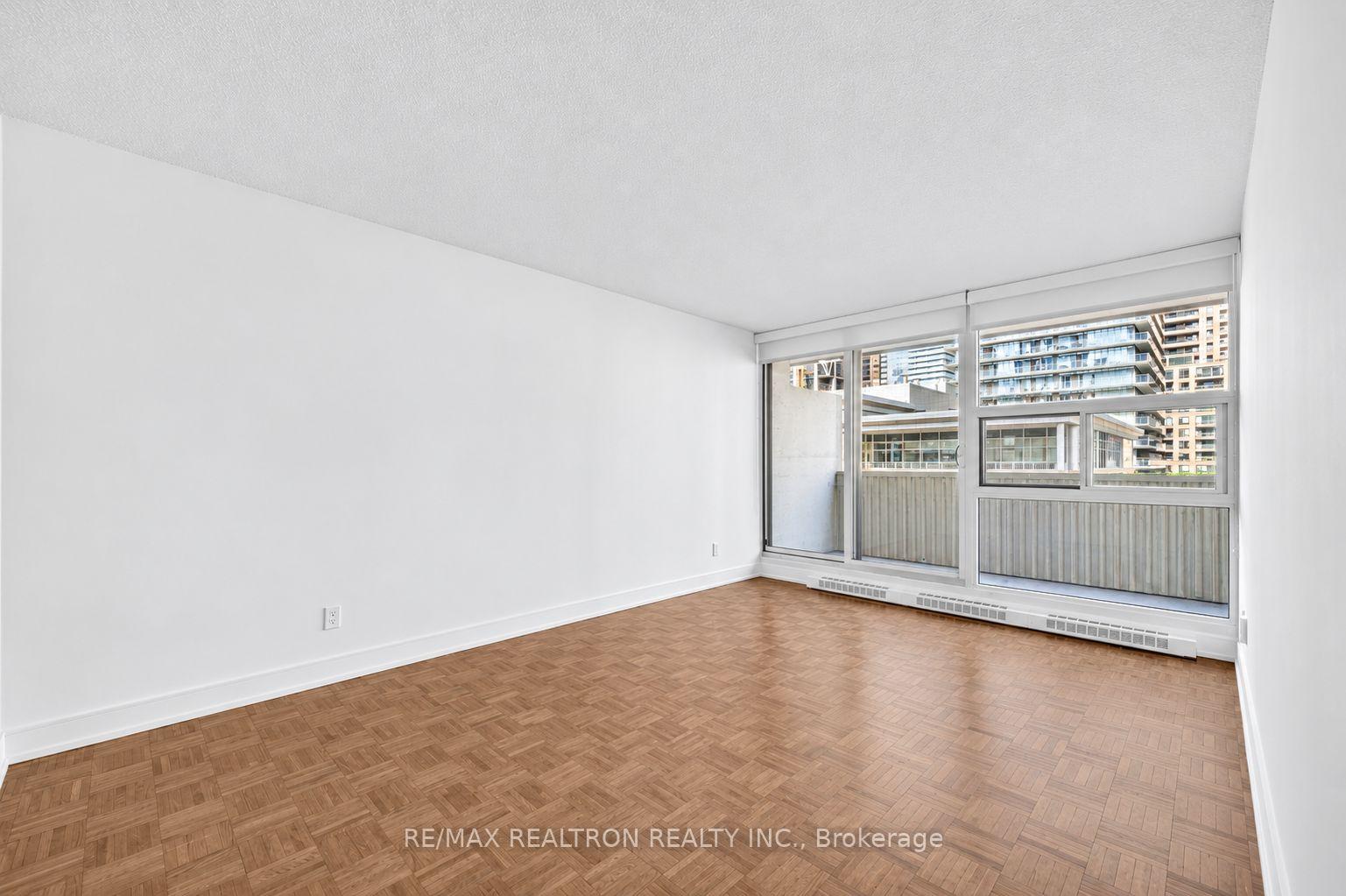 Photo 2 of Unit 1108, 33 Isabella Street, Toronto, Church-Yonge Corridor — HOMEH
