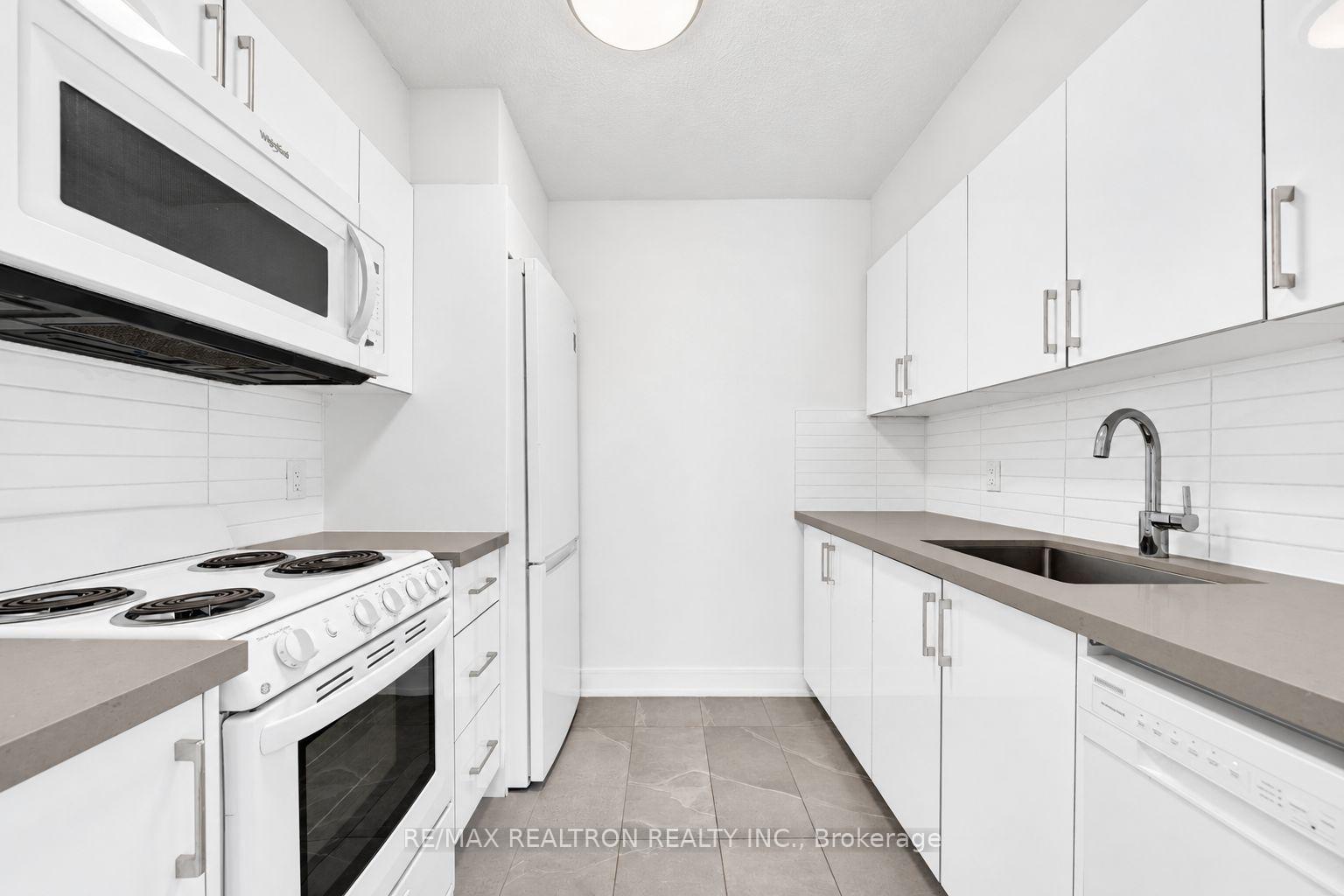 Photo 4 of Unit 1108, 33 Isabella Street, Toronto, Church-Yonge Corridor — HOMEH