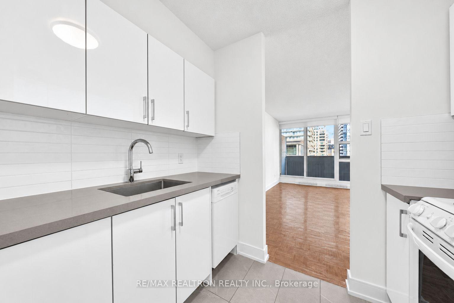 Photo 5 of Unit 1108, 33 Isabella Street, Toronto, Church-Yonge Corridor — HOMEH