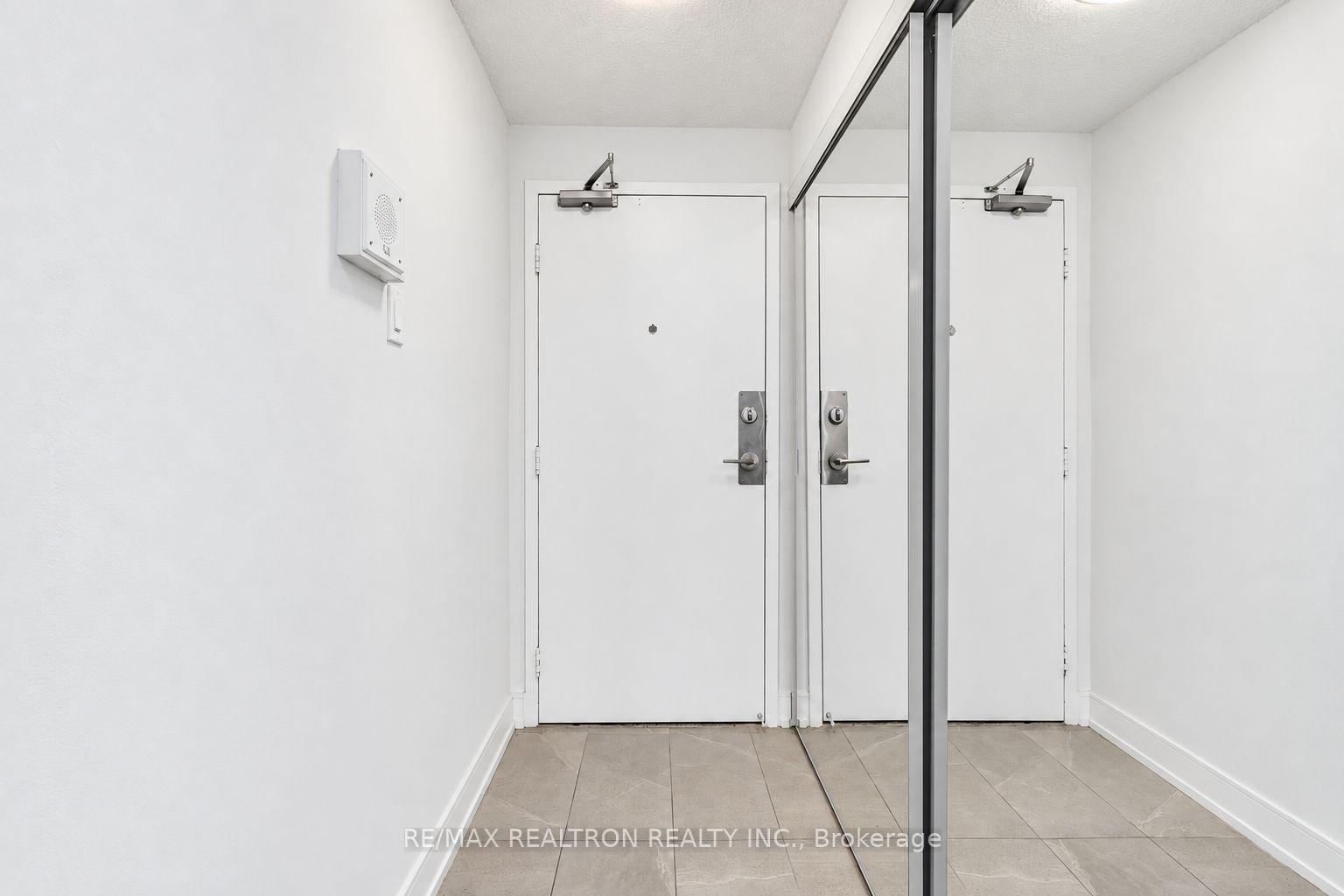 Photo 10 of Unit 1108, 33 Isabella Street, Toronto, Church-Yonge Corridor — HOMEH