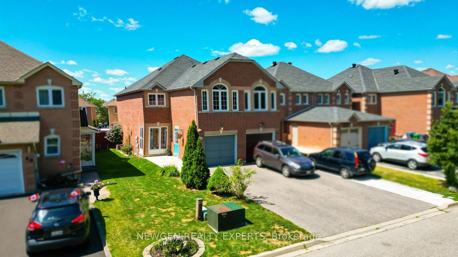 Photo 3 of 42 Mccleave Crescent, Brampton, Fletcher's West — HOMEH