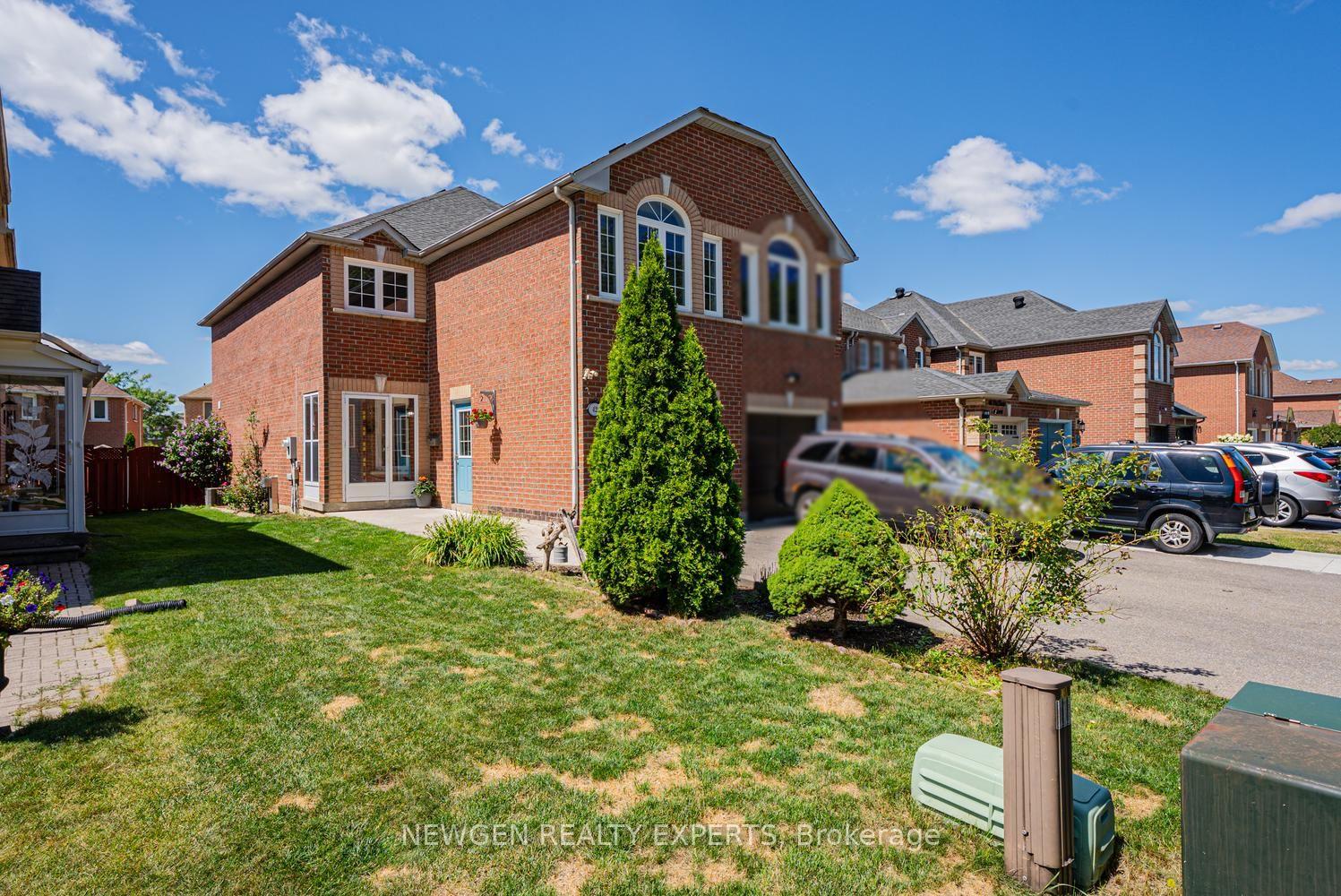 Photo 4 of 42 Mccleave Crescent, Brampton, Fletcher's West — HOMEH
