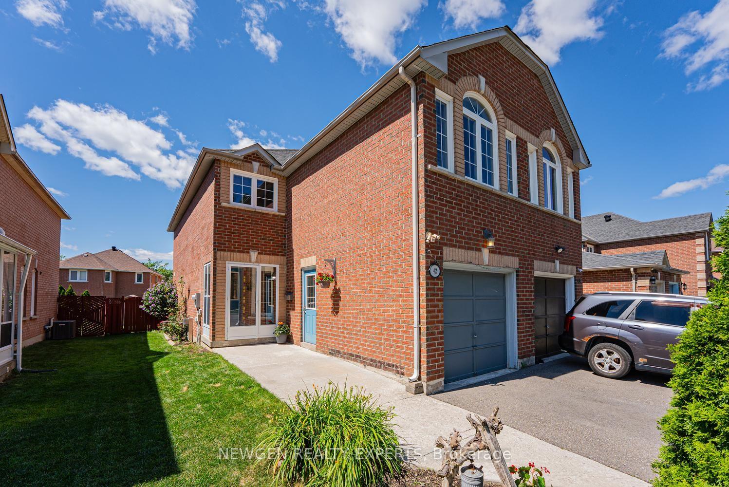 Photo 5 of 42 Mccleave Crescent, Brampton, Fletcher's West — HOMEH