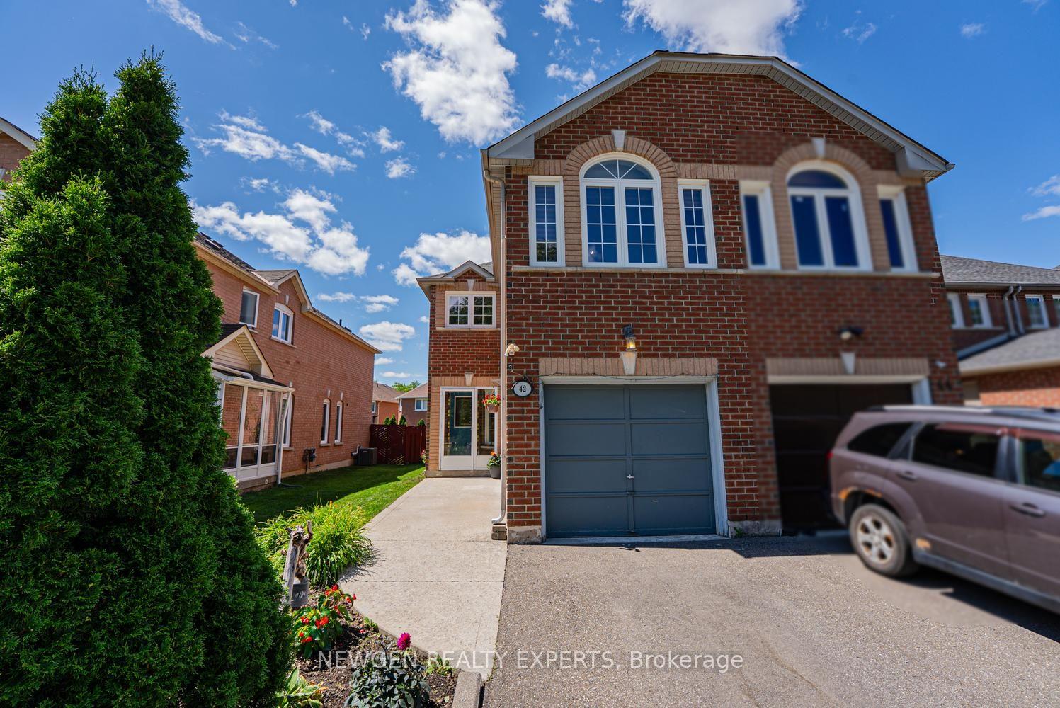 Photo 6 of 42 Mccleave Crescent, Brampton, Fletcher's West — HOMEH