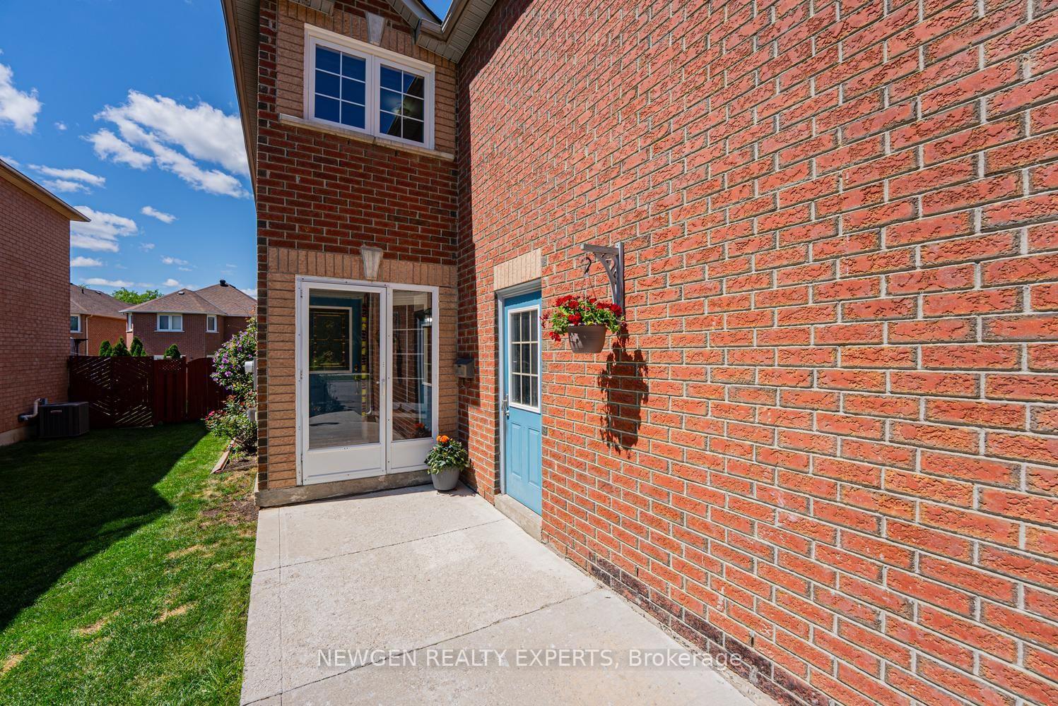 Photo 7 of 42 Mccleave Crescent, Brampton, Fletcher's West — HOMEH