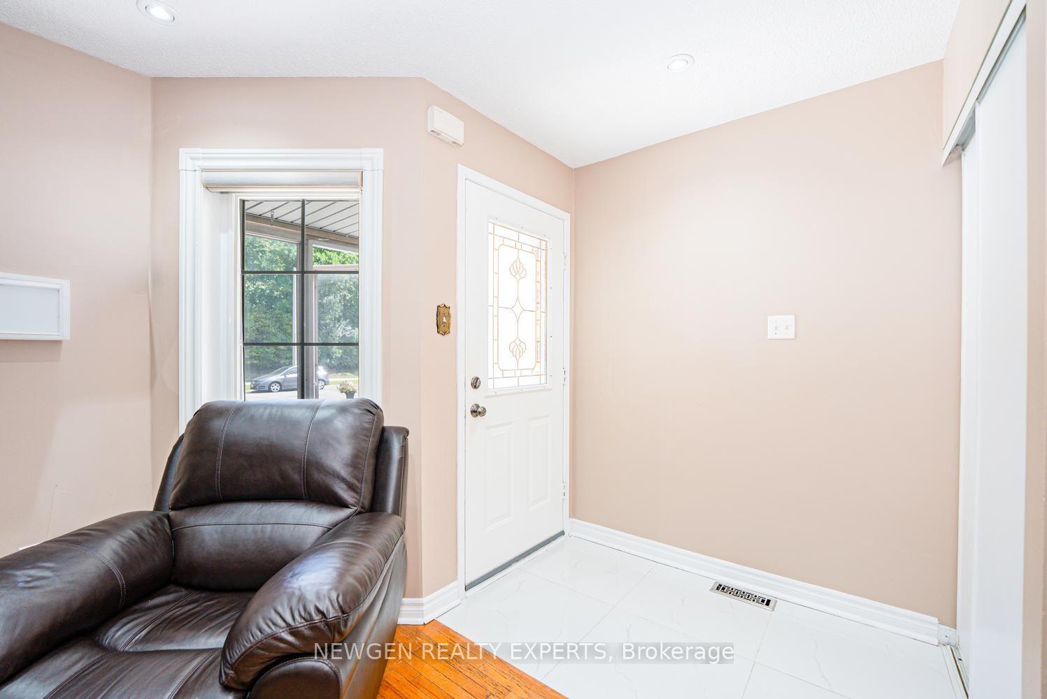 Photo 10 of 42 Mccleave Crescent, Brampton, Fletcher's West — HOMEH