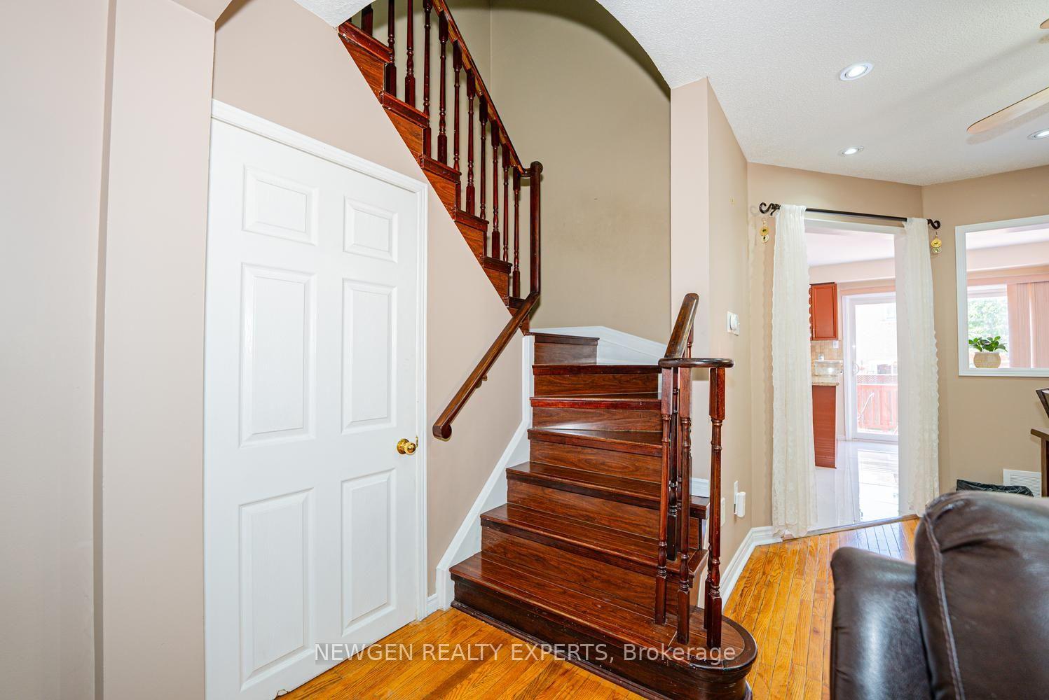 Photo 24 of 42 Mccleave Crescent, Brampton, Fletcher's West — HOMEH