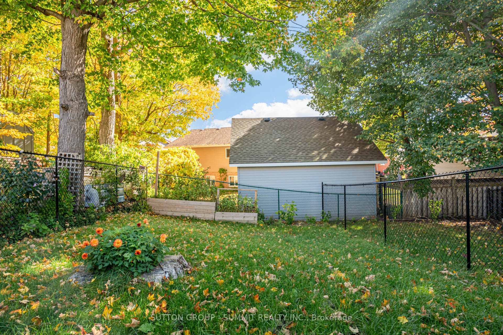 Photo 3 of 346 University Downs Crescent, Waterloo, Lexington — HOMEH