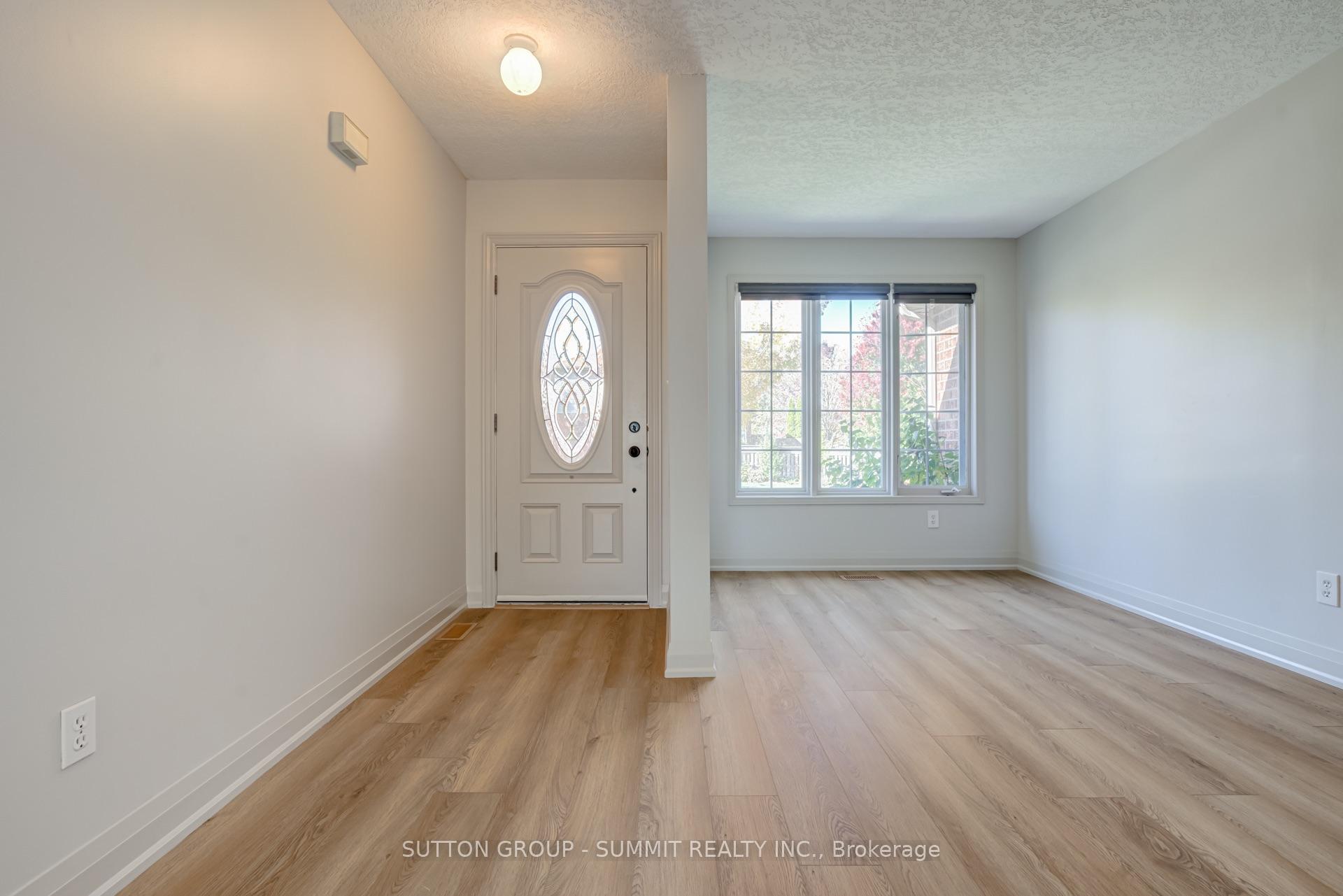 Photo 5 of 346 University Downs Crescent, Waterloo, Lexington — HOMEH