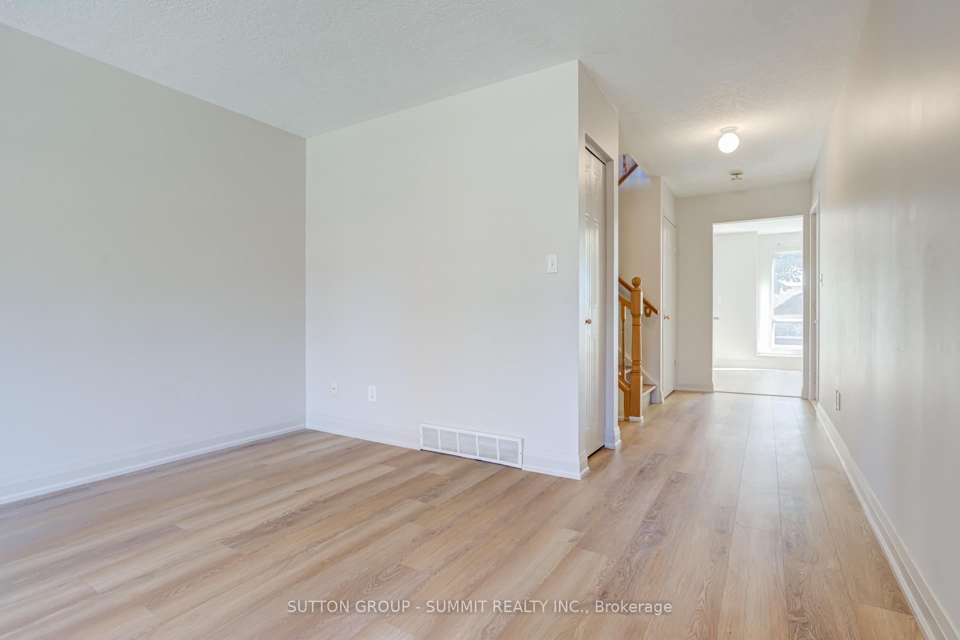 Photo 6 of 346 University Downs Crescent, Waterloo, Lexington — HOMEH