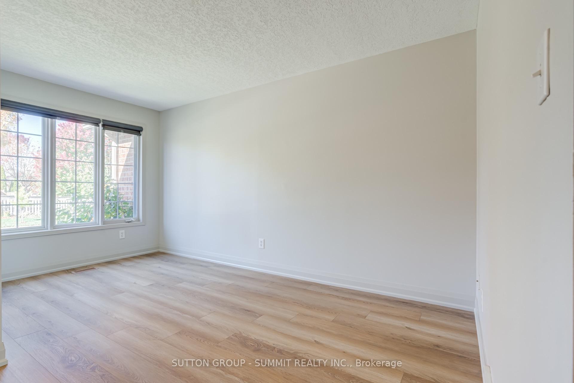 Photo 7 of 346 University Downs Crescent, Waterloo, Lexington — HOMEH