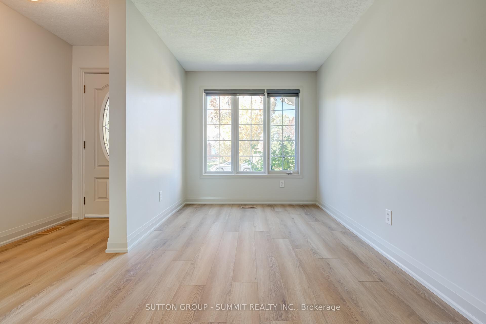 Photo 8 of 346 University Downs Crescent, Waterloo, Lexington — HOMEH