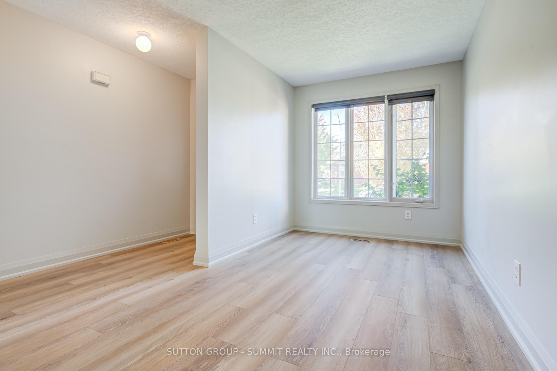 Photo 9 of 346 University Downs Crescent, Waterloo, Lexington — HOMEH
