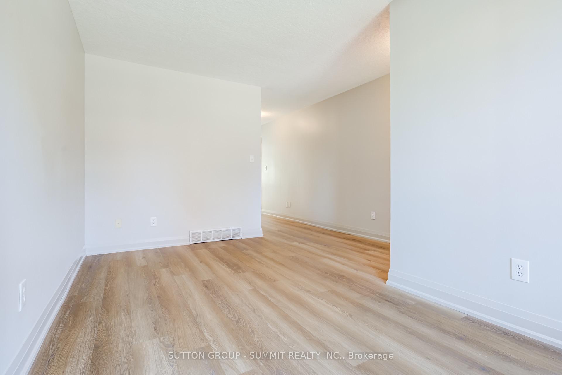 Photo 10 of 346 University Downs Crescent, Waterloo, Lexington — HOMEH