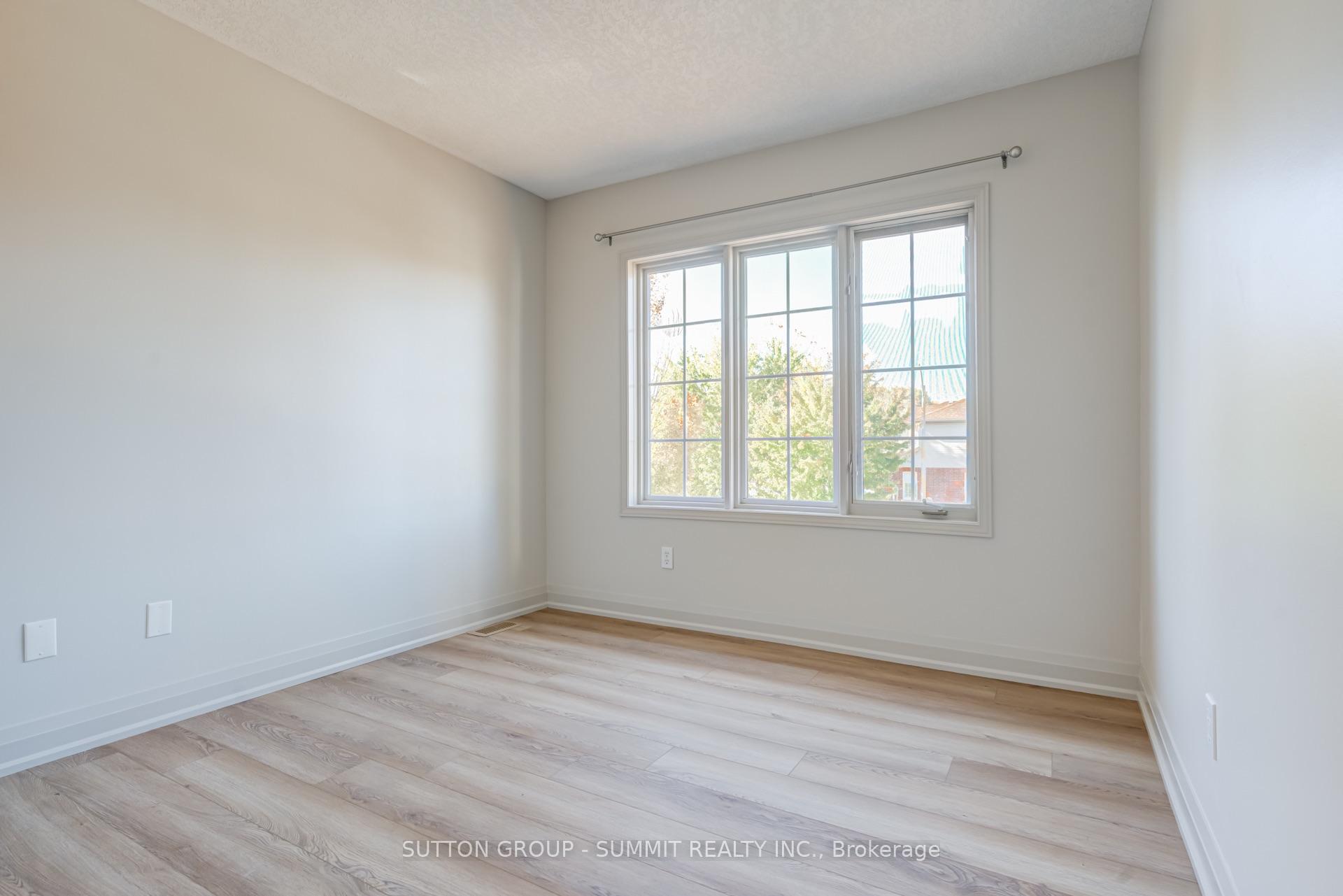 Photo 29 of 346 University Downs Crescent, Waterloo, Lexington — HOMEH