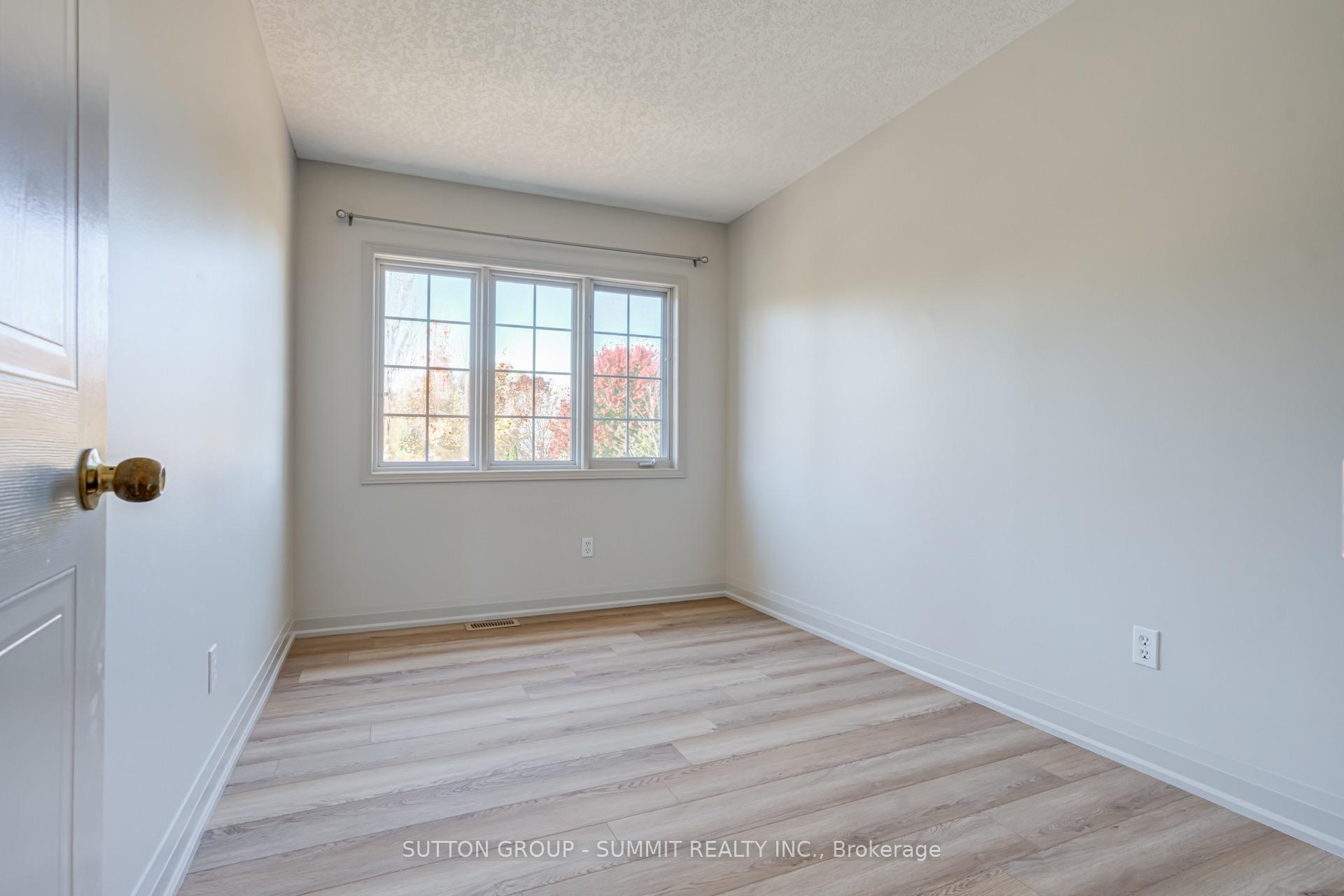 Photo 30 of 346 University Downs Crescent, Waterloo, Lexington — HOMEH