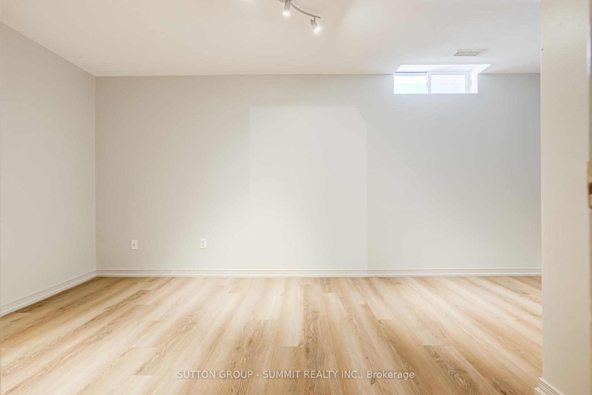 Photo 37 of 346 University Downs Crescent, Waterloo, Lexington — HOMEH