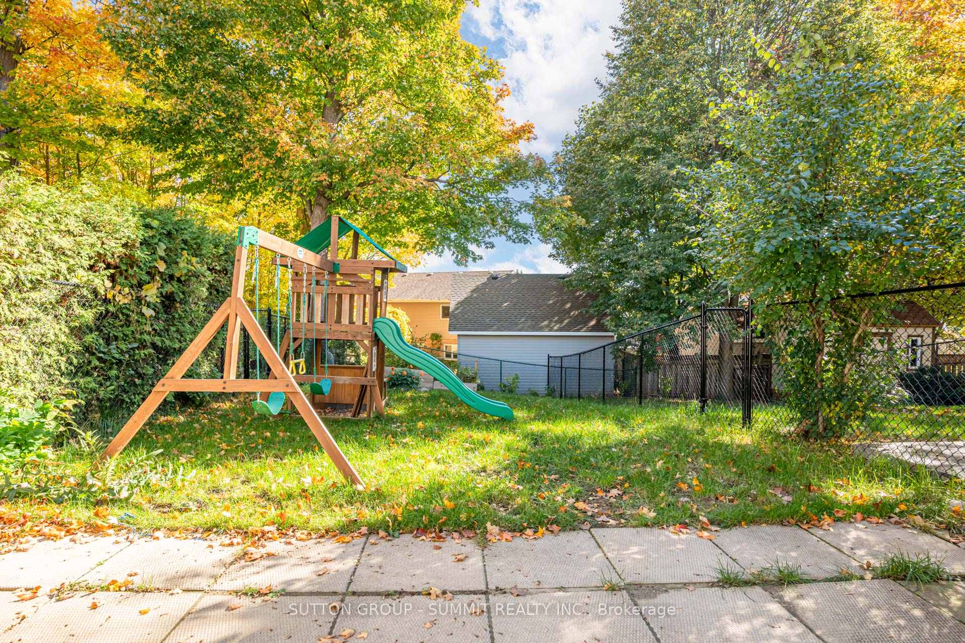Photo 45 of 346 University Downs Crescent, Waterloo, Lexington — HOMEH