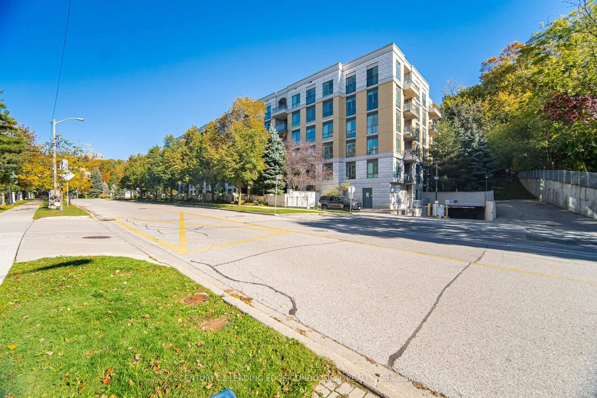 Photo 6 of Unit 322, 11 William Carson Crescent, North York, St. Andrew-Windfields — HOMEH