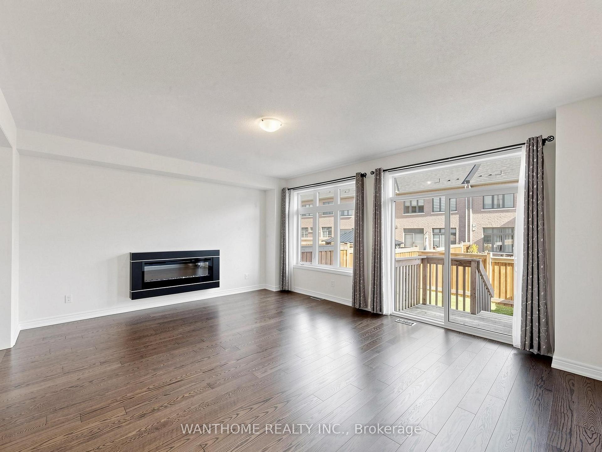 Photo 5 of 86 Prunella Crescent, East Gwillimbury, Holland Landing — HOMEH