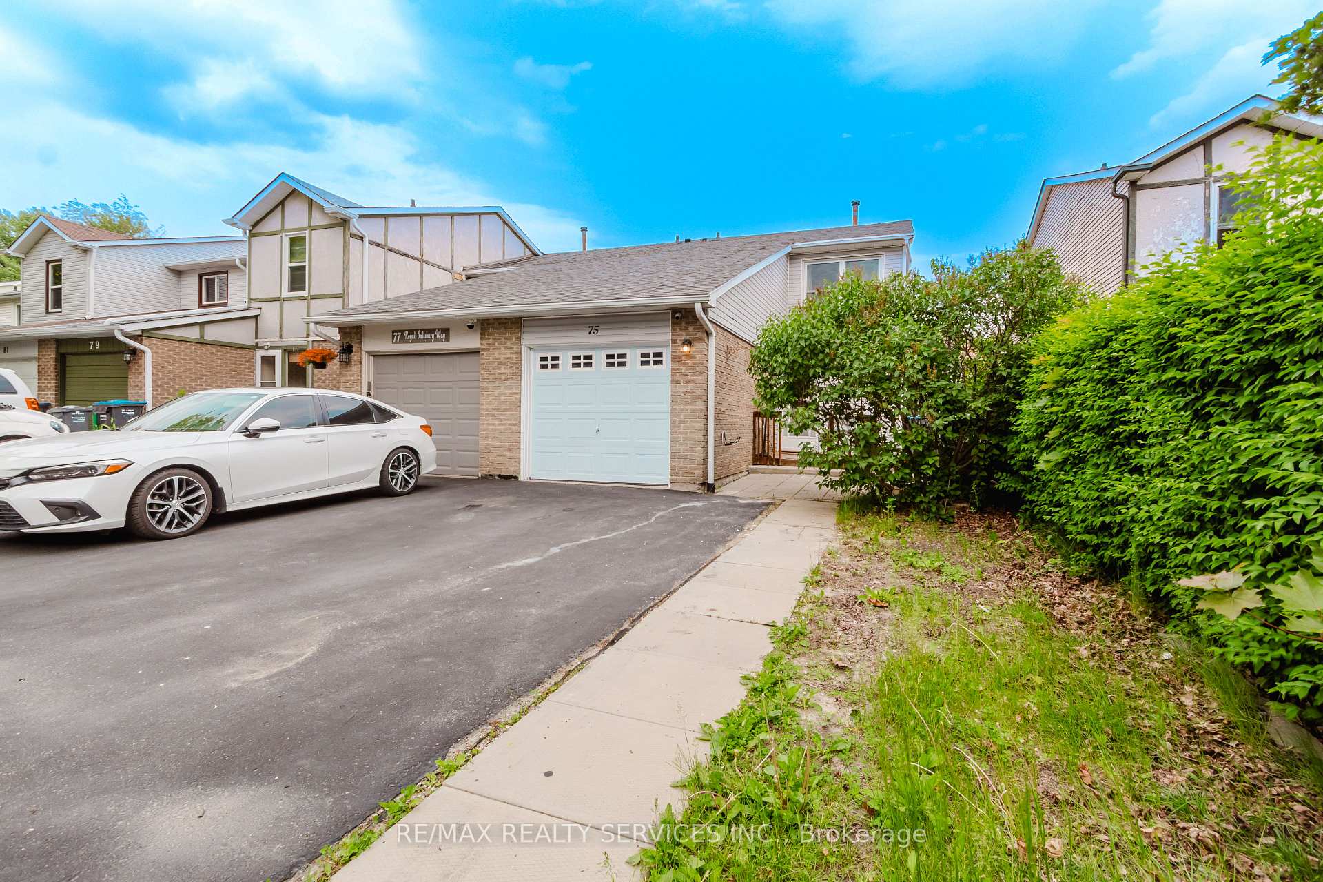 Photo 2 of 75 Royal Salisbury Way, Brampton, Madoc — HOMEH