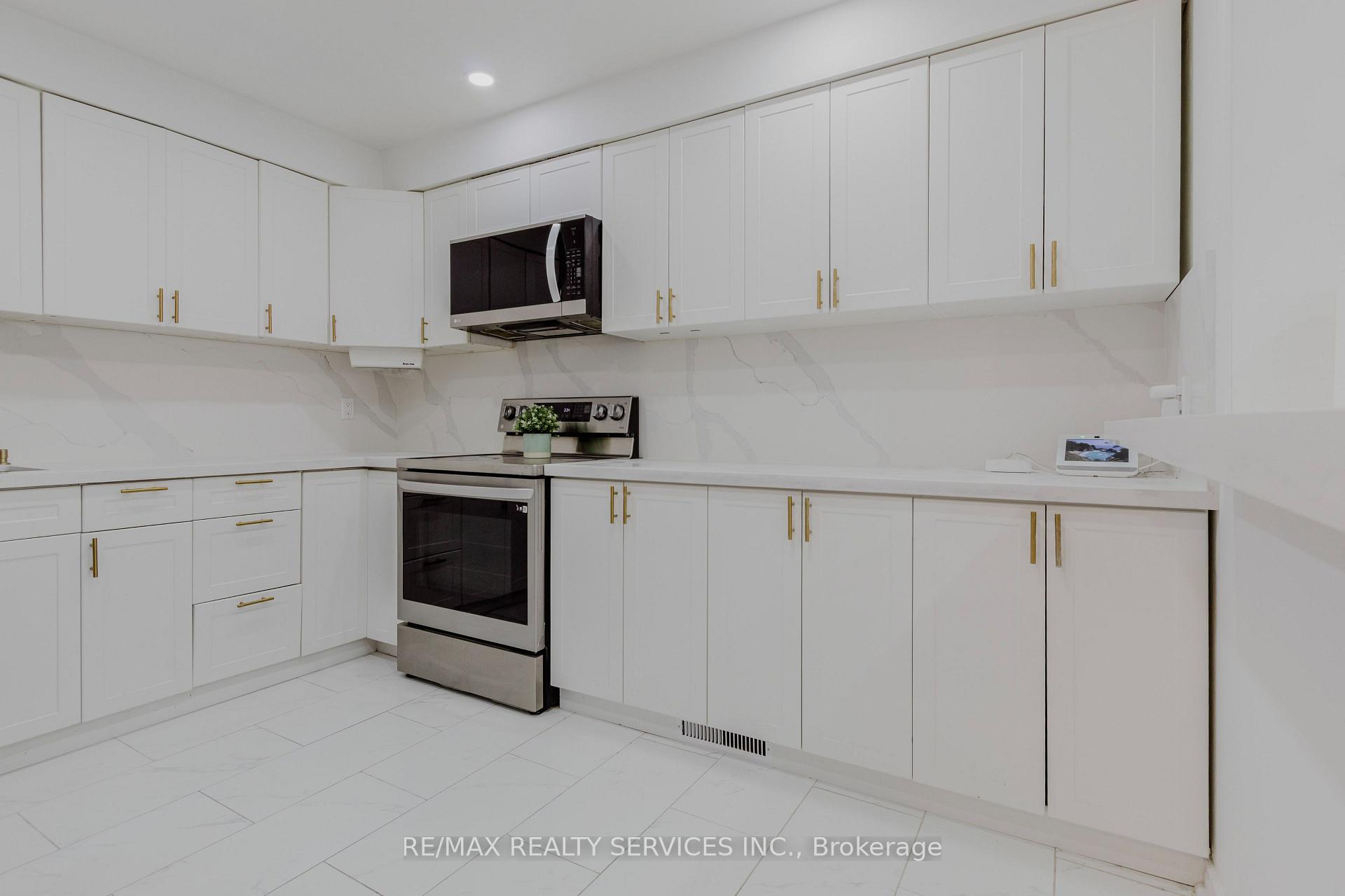 Photo 9 of 75 Royal Salisbury Way, Brampton, Madoc — HOMEH