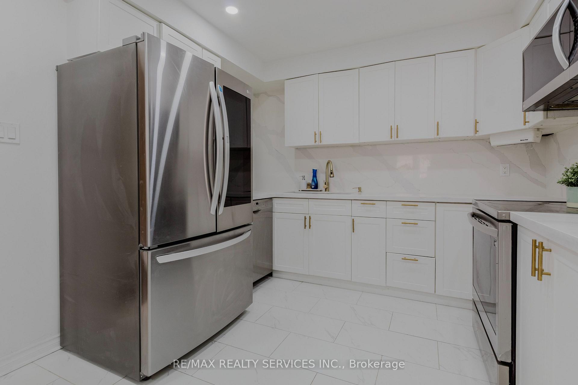 Photo 10 of 75 Royal Salisbury Way, Brampton, Madoc — HOMEH